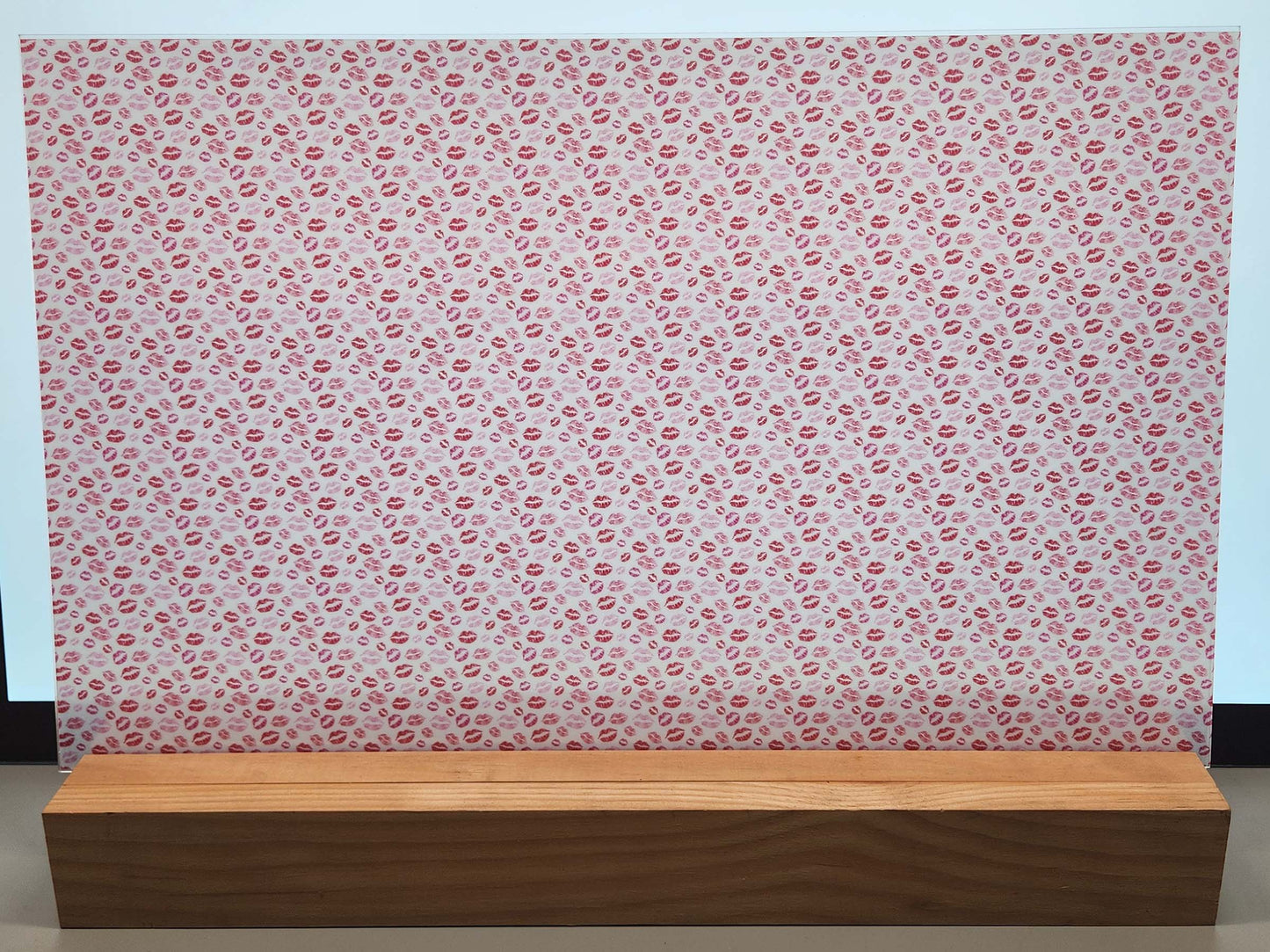 DecoCraft - Valentine's Day - Lipstick Kisses