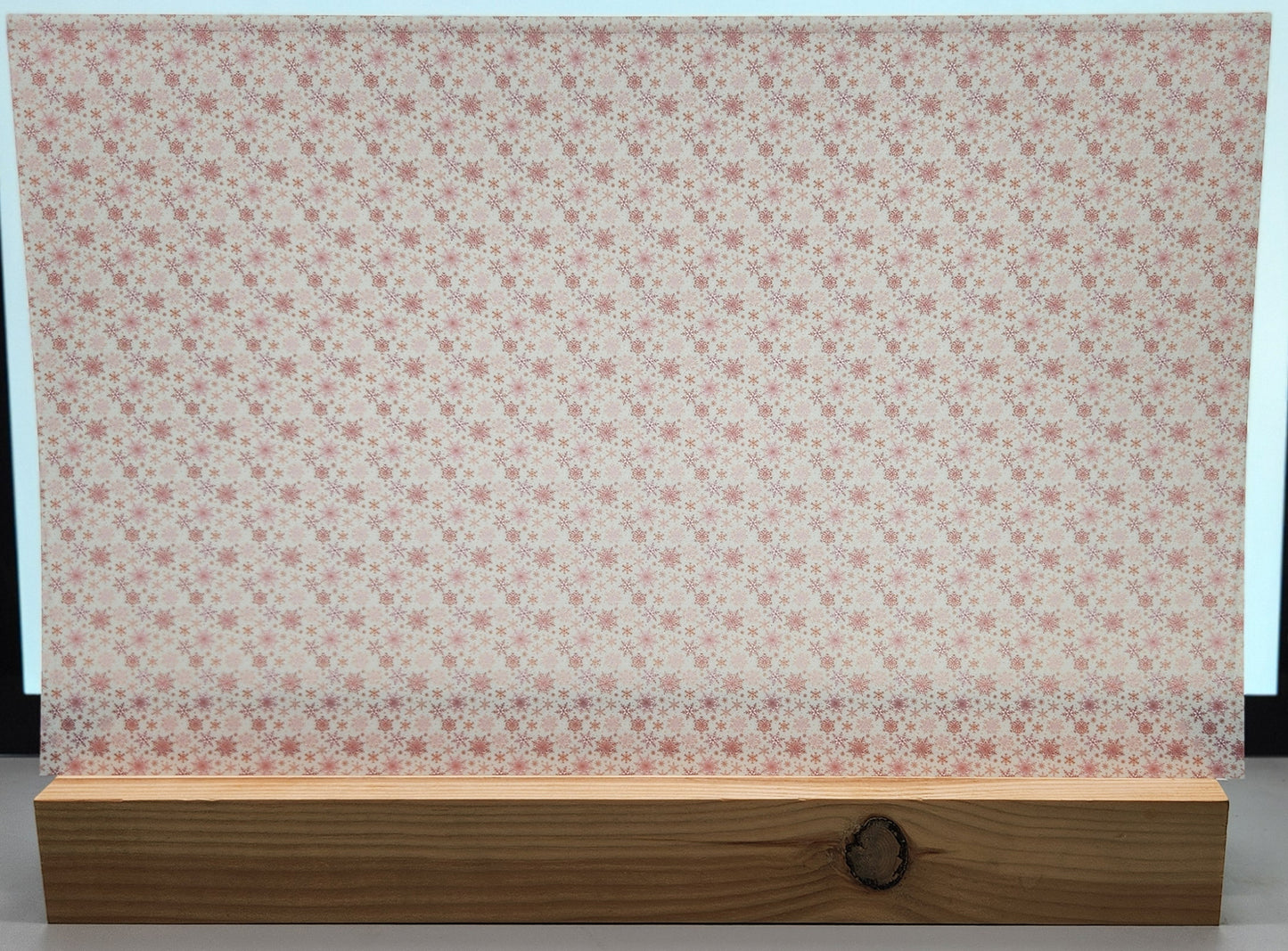 DecoCraft -Elevated Textures - Christmas - Pink Vintage Falling Snowflake