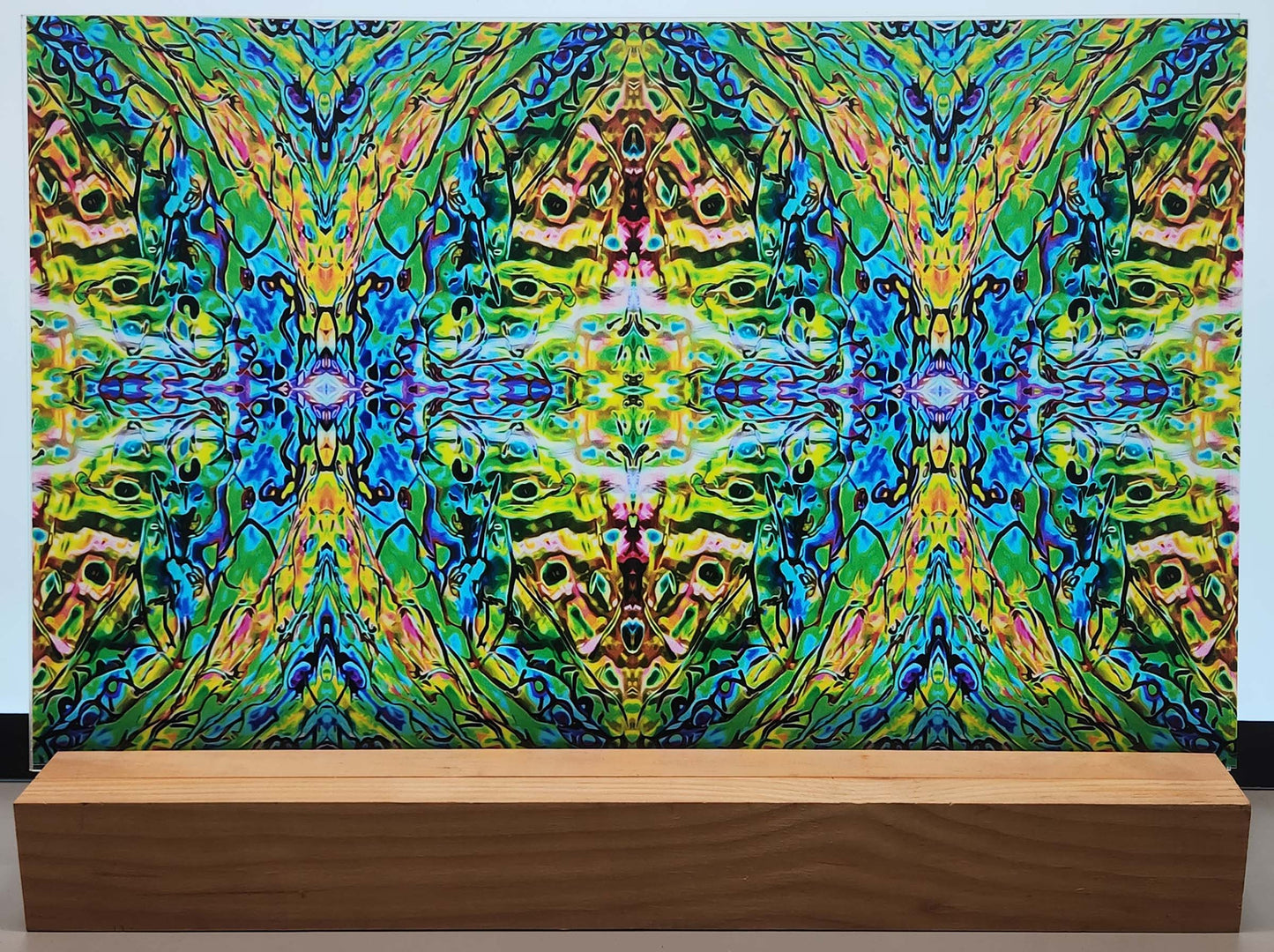 DecoCraft - Iridescent Collection - Abalone Green