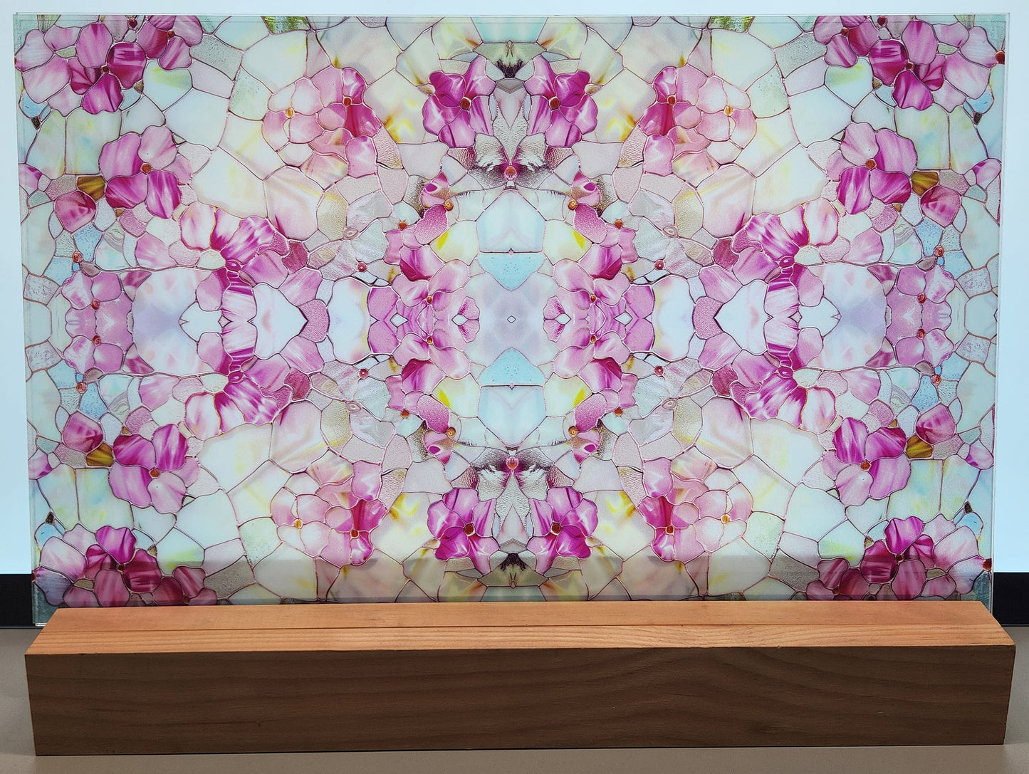 DecoCraft - Iridescent Collection - Stained Glass - Pastel Cream