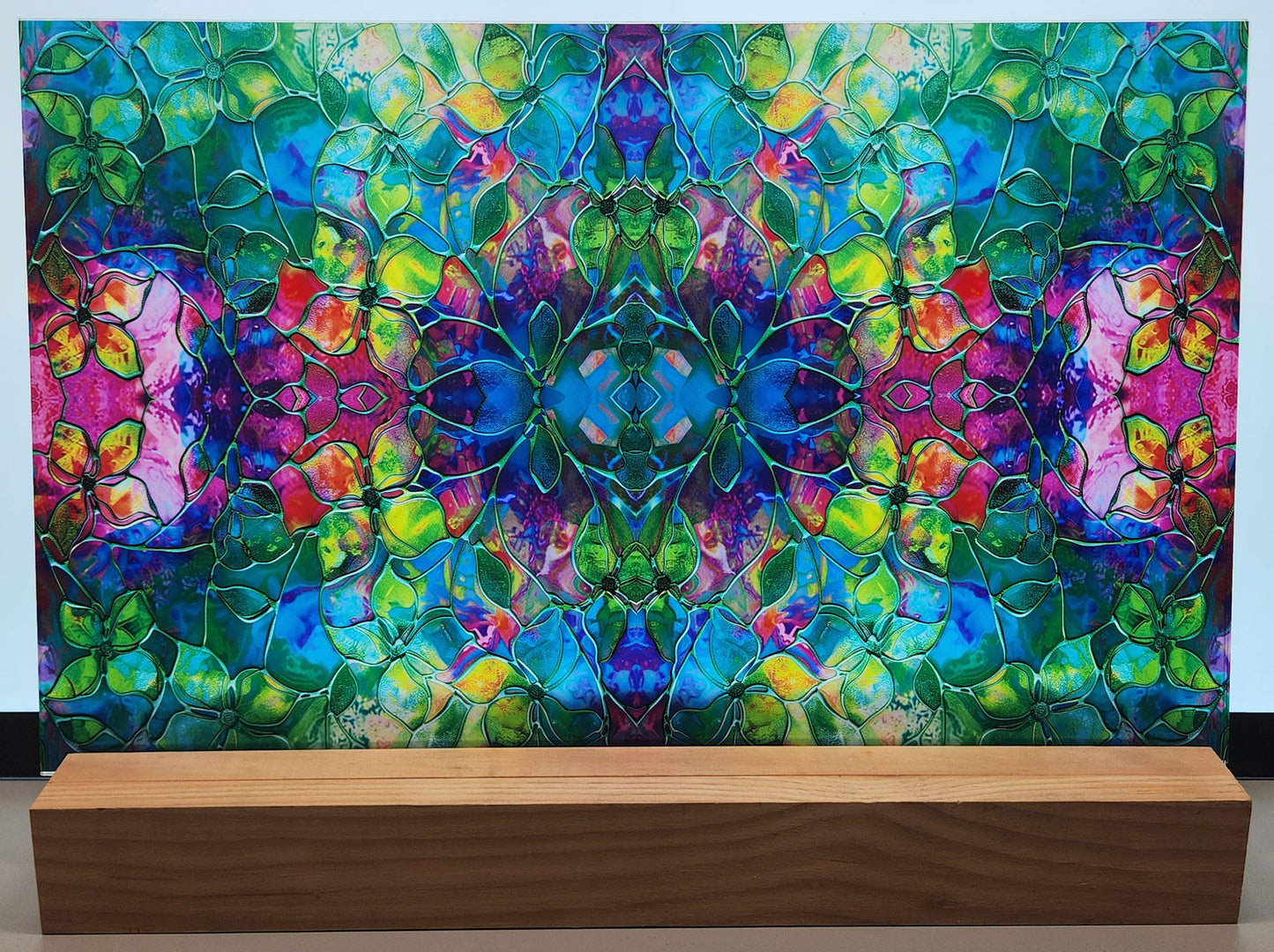 DecoCraft - Iridescent Collection - Stained Glass - Rainbow - Green