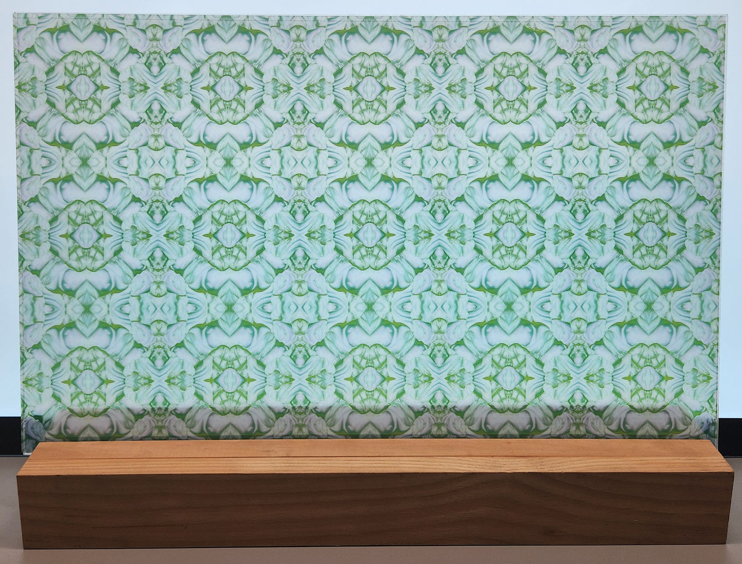 DecoCraft - Iridescent Collection - Vintage Pearl - Green