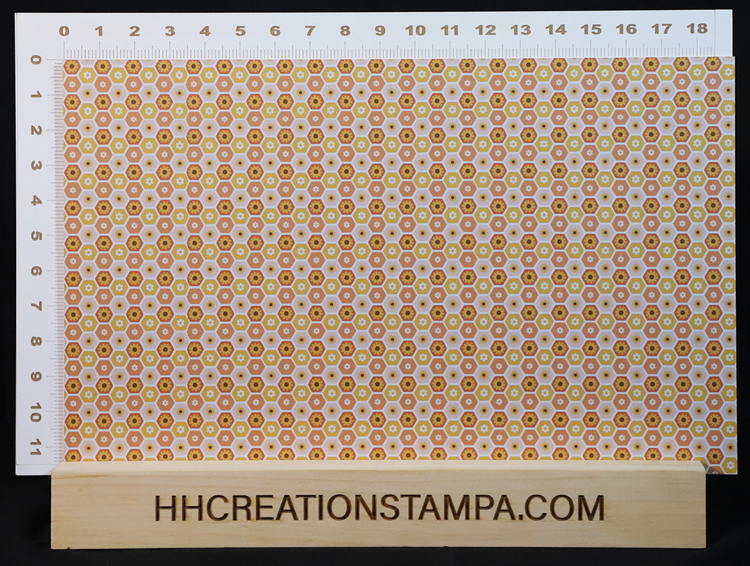 DecoCraft - Flowers & Greenery - Groovy Honeycomb Daisy