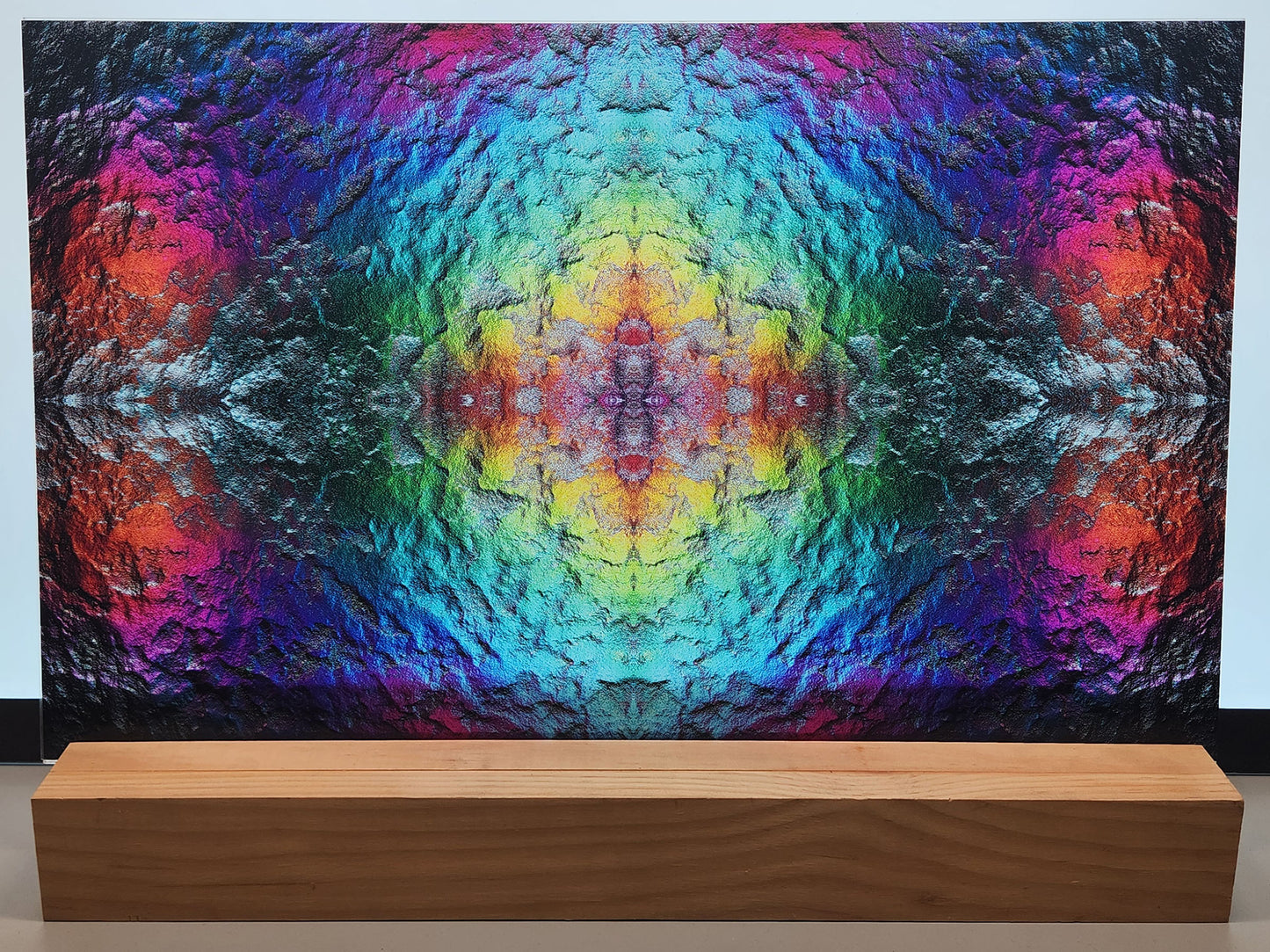 DecoCraft - Iridescent Collection - Prismatic Rift