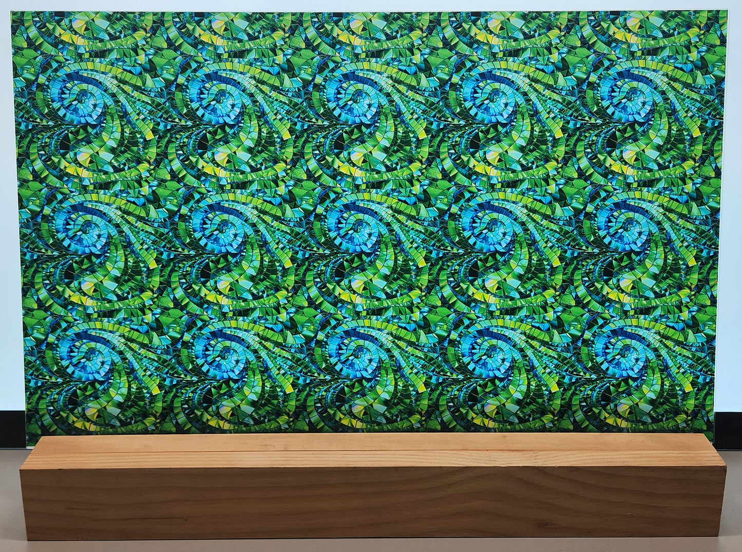 DecoCraft - Iridescent Collection - Electric Wurl - Green