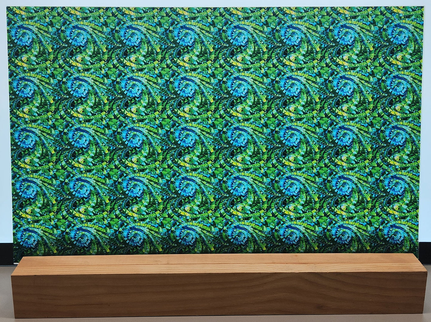 DecoCraft - Iridescent Collection - Electric Wurl - Green