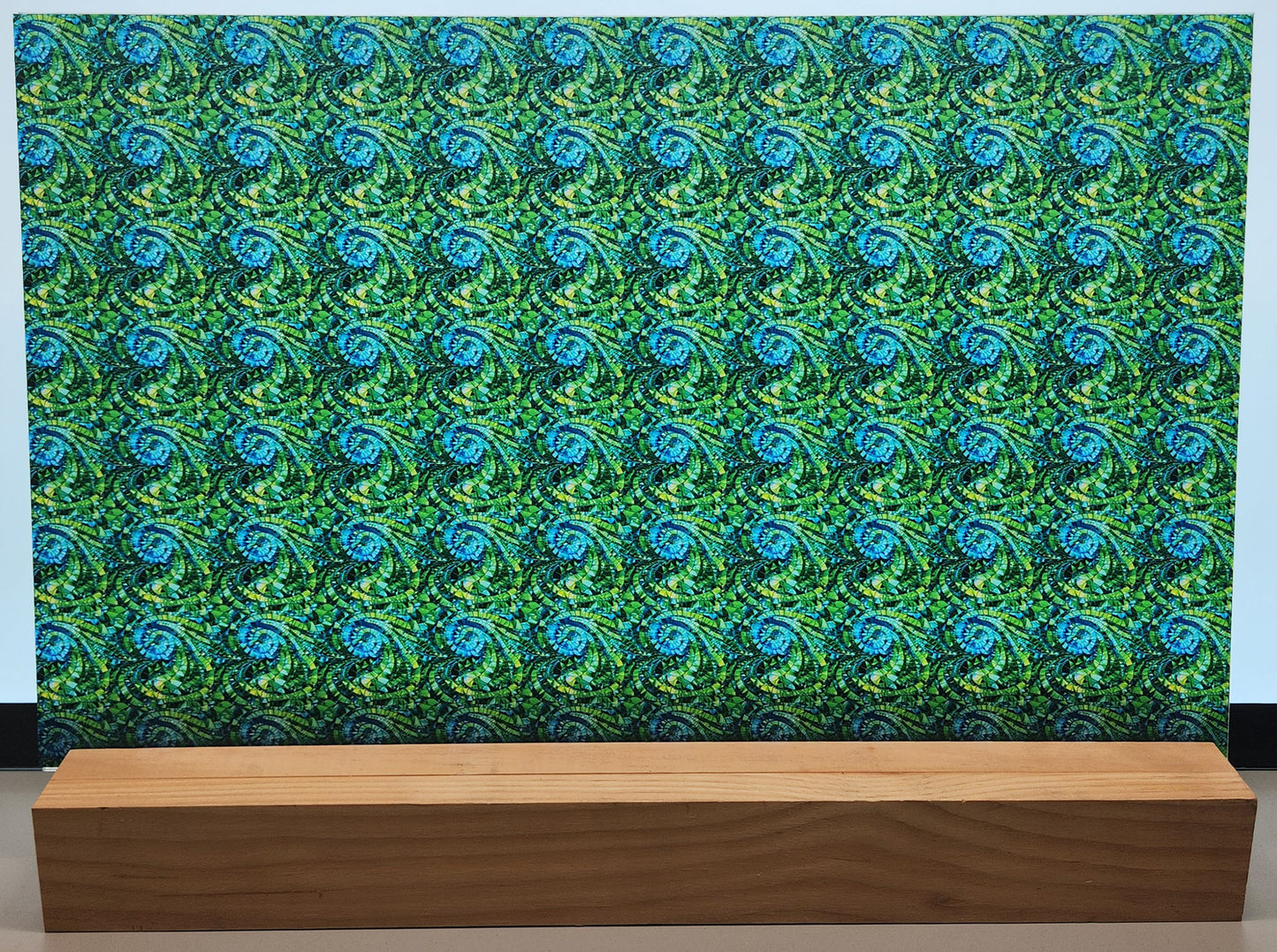 DecoCraft - Iridescent Collection - Electric Wurl - Green