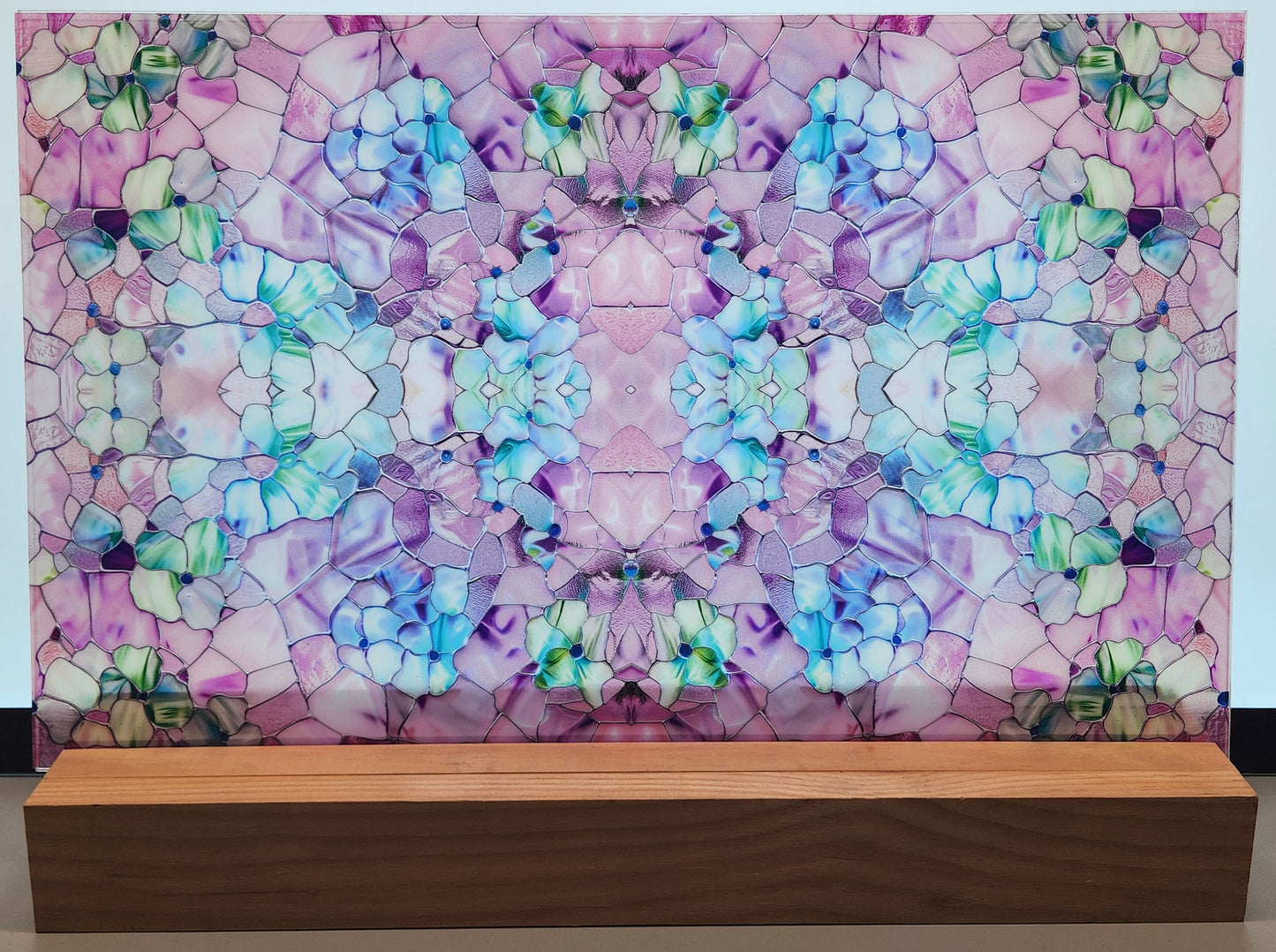 DecoCraft - Iridescent Collection - Stained Glass - Pastel Pink