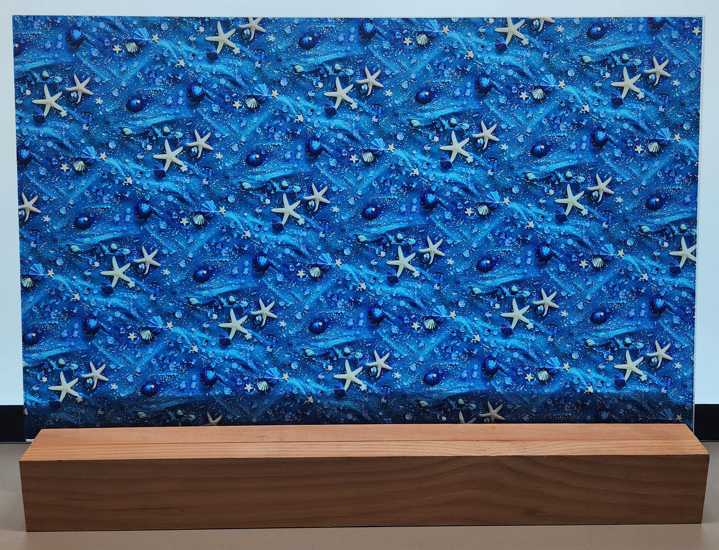 DecoCraft - Iridescent Collection - Sparkling Tides - Stars and Sand