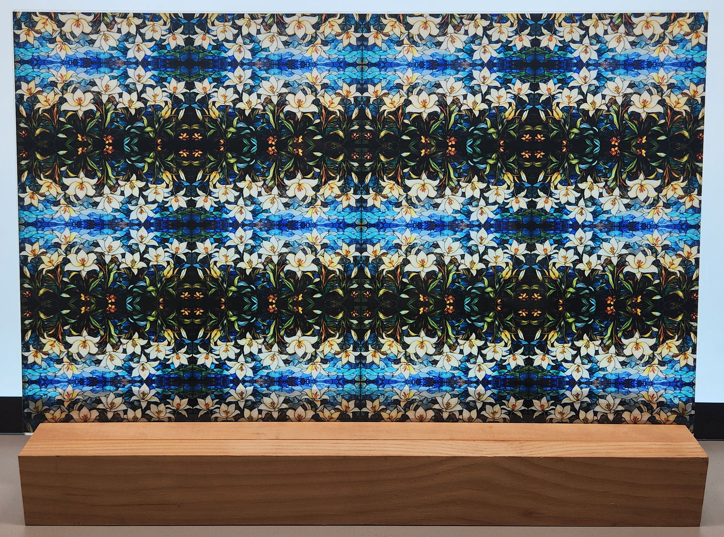 DecoCraft - Iridescent Collection - Stained Glass - Lily Garden Mosaic