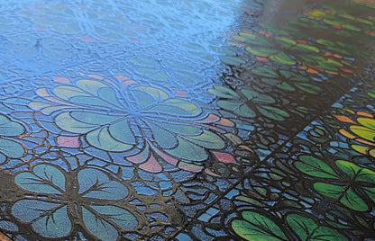 DecoCraft - Elevated Textures - Realistic Stained Glass - Emerald Shamrocks